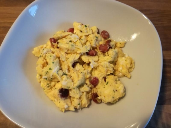 Rezept: Rührei mit Bifi Rezept: Rührei mit Bifi